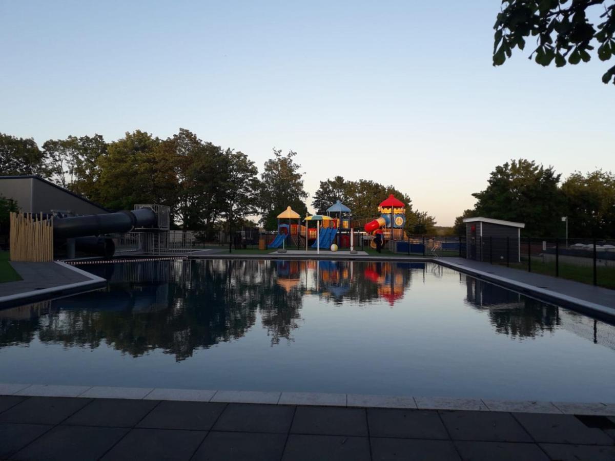 Ferienhaus / Chalet / Bungalow Am See, Holland, Niederlande, Lathum מראה חיצוני תמונה